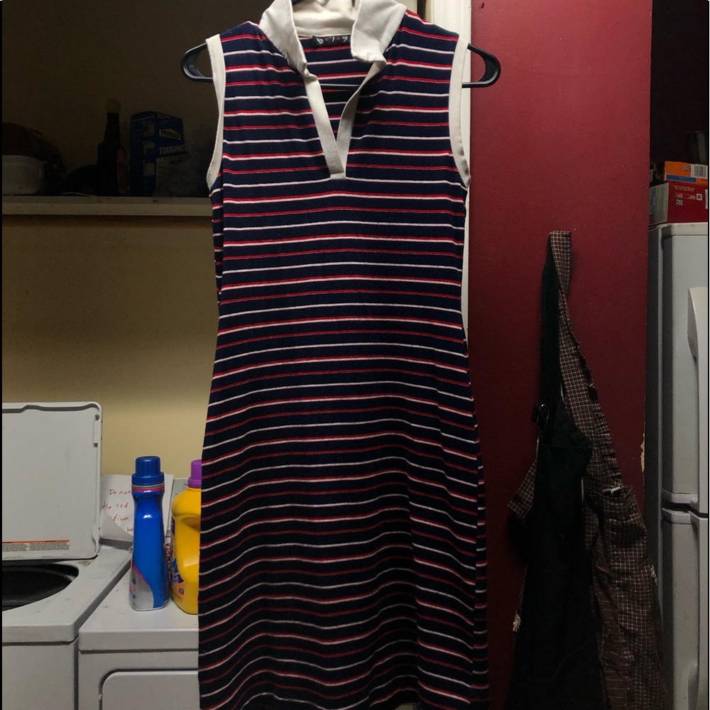 Free fall dress with a collar